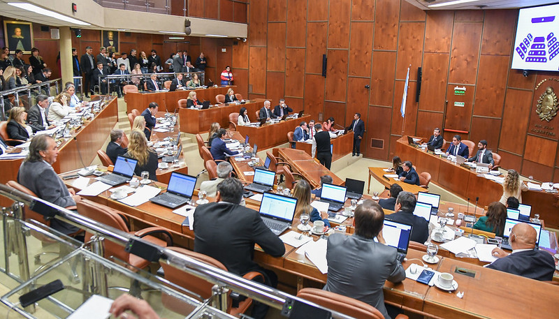 Informes van, informes vienen, los diputados se entretienen