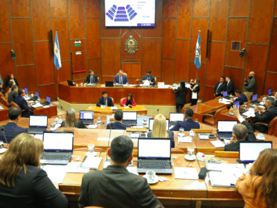 Estalló la campaña en la Legislatura local