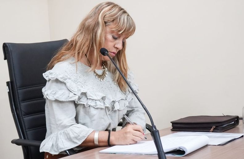La presidenta del Colegio de Magistrados intento explicar lo que nadie entendía