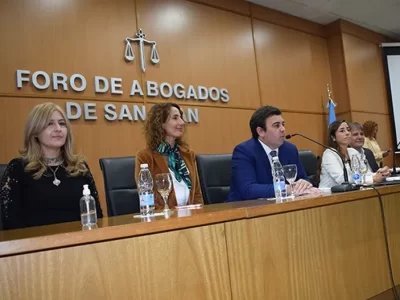 Foro de abogados: ¿polarización o tres tercios?