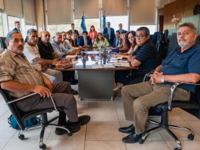 Paritarias docentes: el Gobierno hizo una nueva oferta salarial y los gremios definen su respuesta en medio de un reclamo por el derecho a huelga