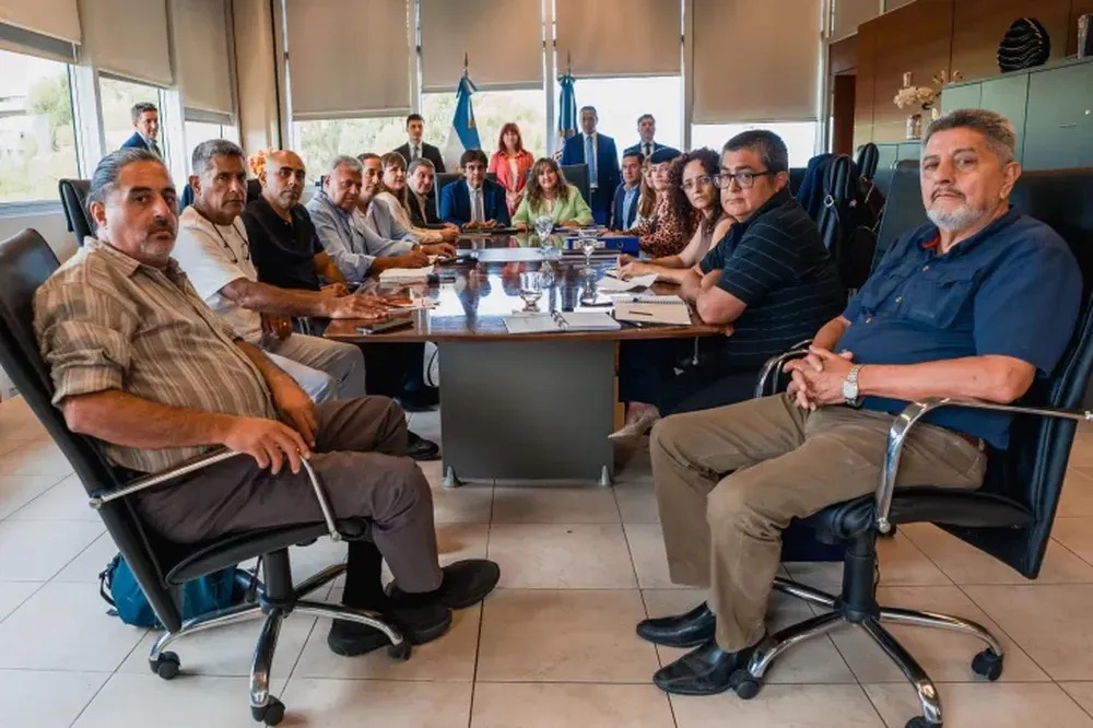 Paritarias docentes: el Gobierno hizo una nueva oferta salarial y los gremios definen su respuesta en medio de un reclamo por el derecho a huelga