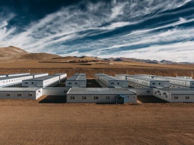 Vicuña asegura que la mina opera con normalidad, pero utiliza el Corredor Norte como camino