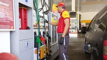 El bolsillo contra el surtidor: qué hay detrás del “no aumento” de la nafta