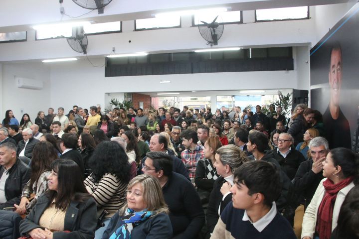 Fernández admitió fallas en la comunicación y explicó por qué el oficialismo reúne a su dirigencia