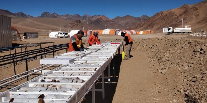 Altar analiza escenarios con Chile, pero la definición llegará recién en 2027