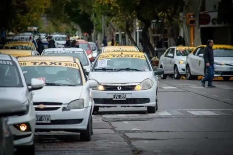 Entró en vigencia la nueva ley de transporte en San Juan: qué cambia para taxis, remises y Uber