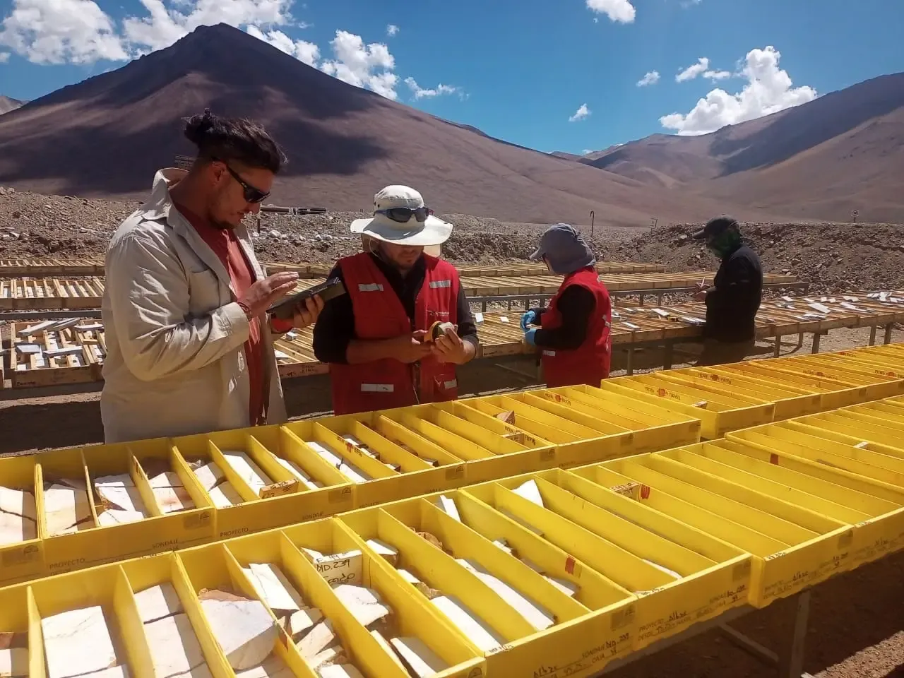 La cordillera guarda el secreto y Altar está por revelar una parte